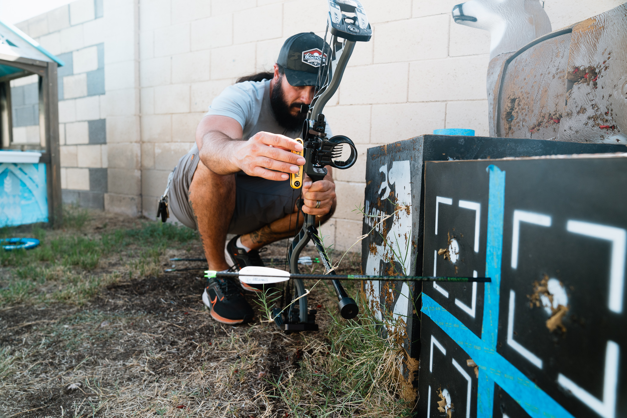 Adjusting multi-pin sights