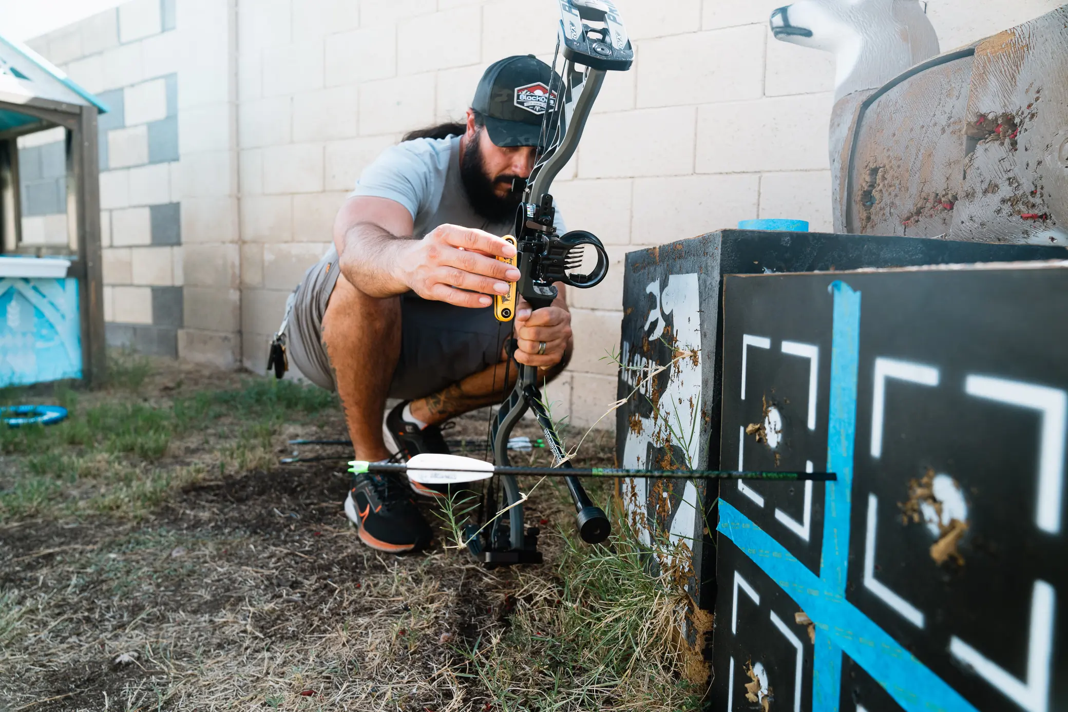 Adjusting multi-pin sights