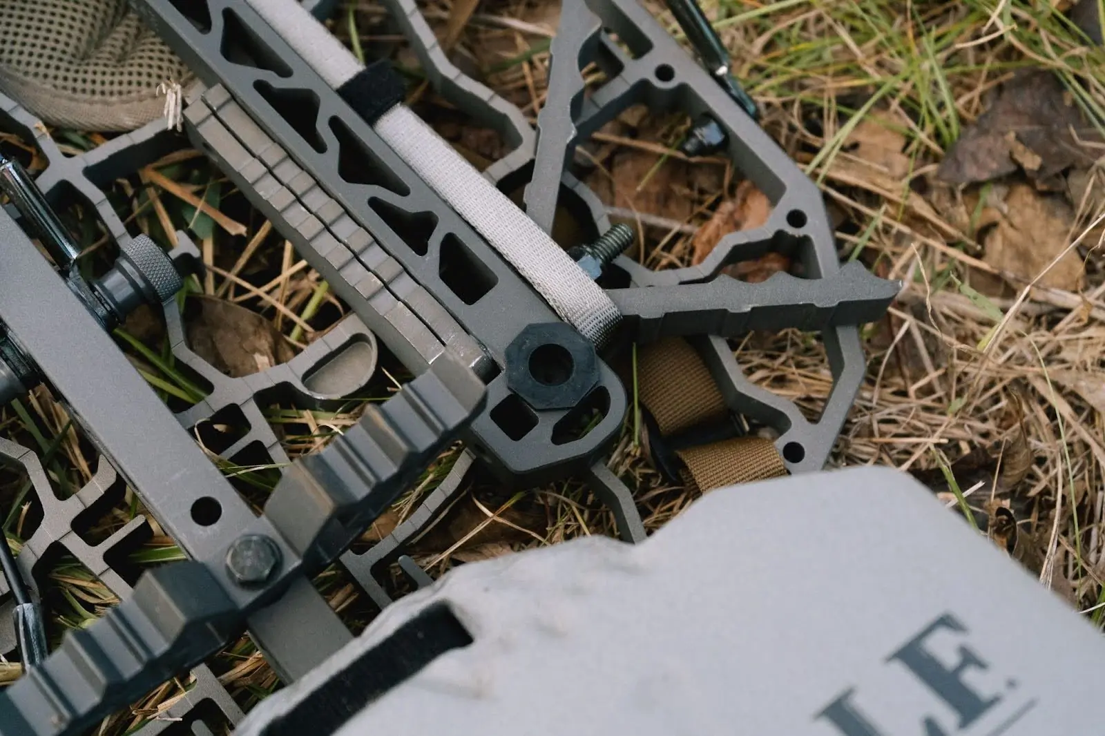 lone wolf custom gear .5 hang-on treestand