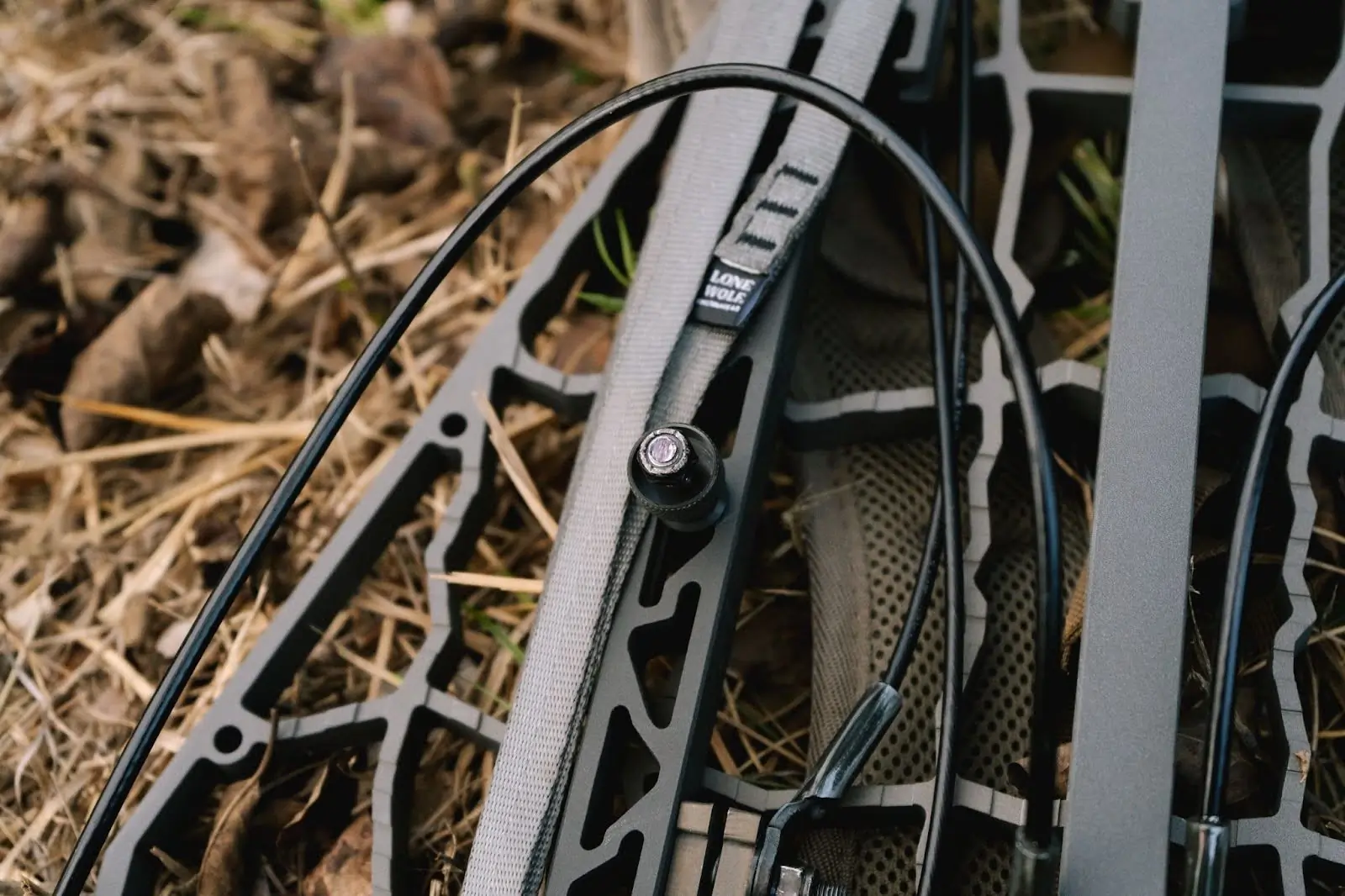 the lone wolf custom gear .5 hang-on treestand