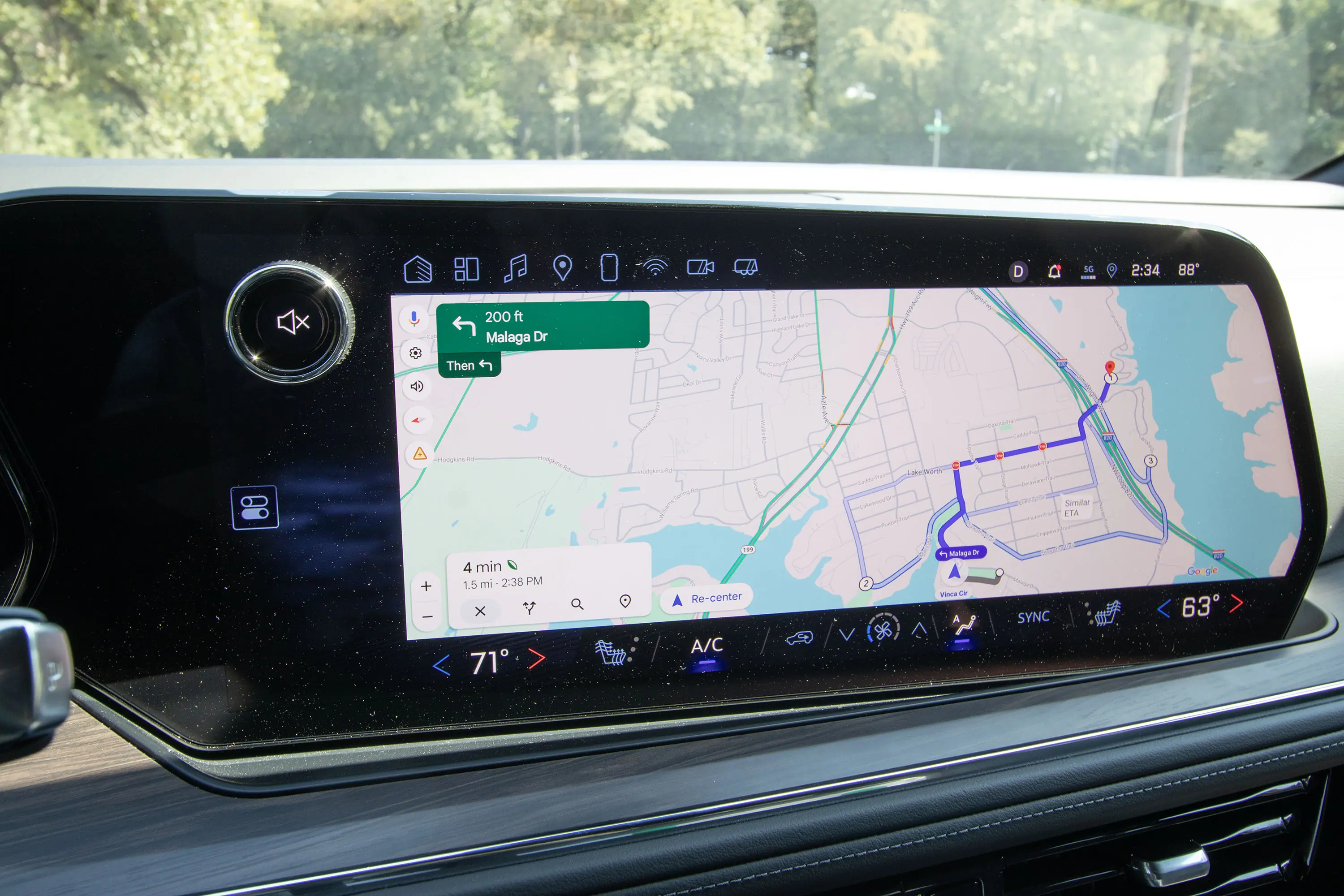 2025 Chevrolet Suburban/Tahoe 17.7 inch screen