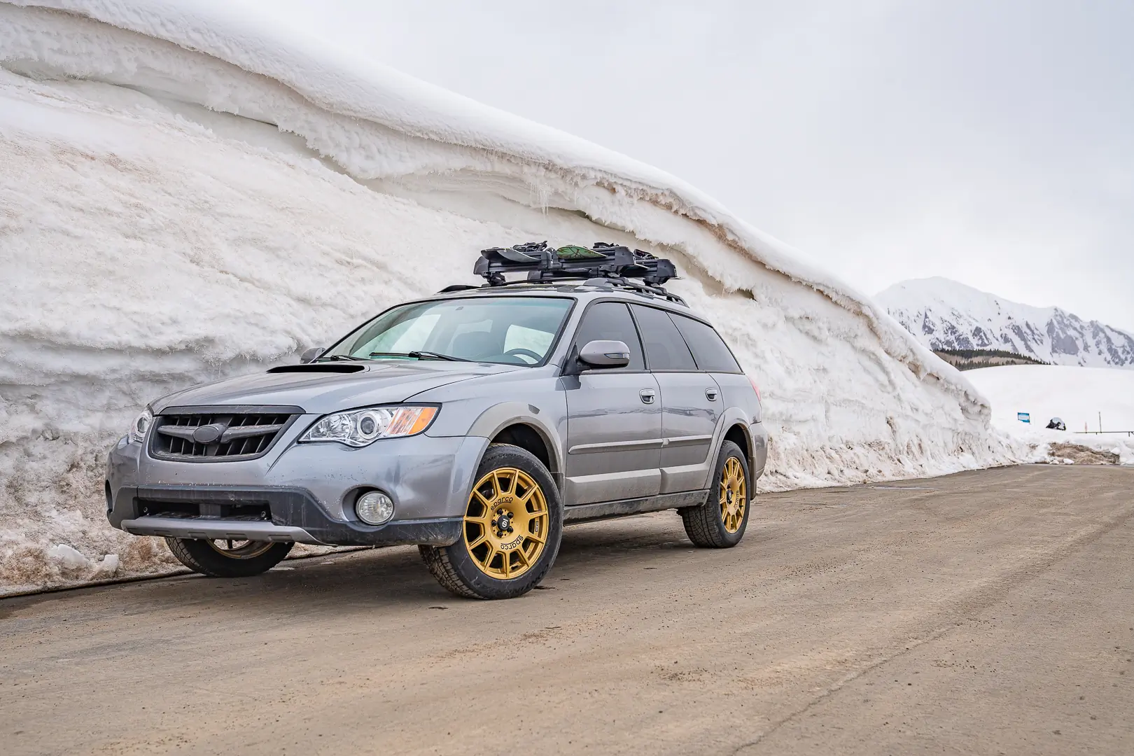 The dual-arm split design of the INNO Ski/Snowboard Rack L INA951 can improve passenger access; (photo/Eric Phillips)