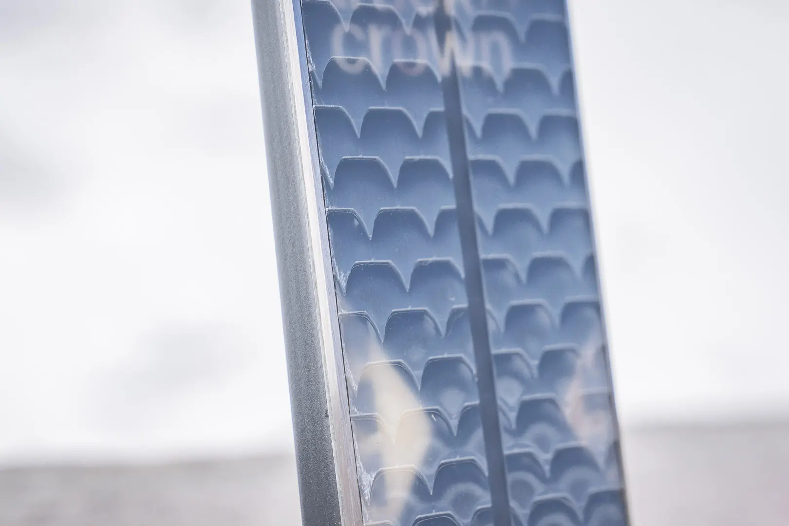 Details of the exclusive Fischer Offtrack Crown fishscale base