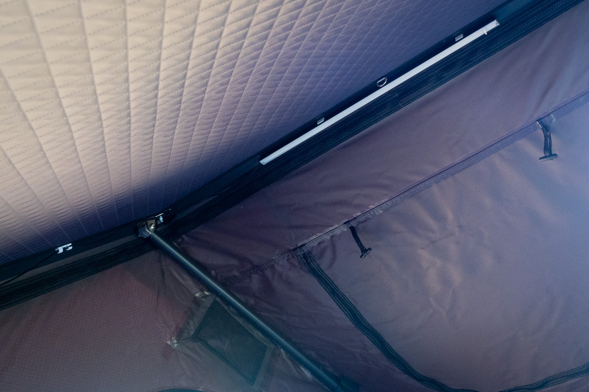 Topoak Galaxy 1.0 ceiling light/vent detail image