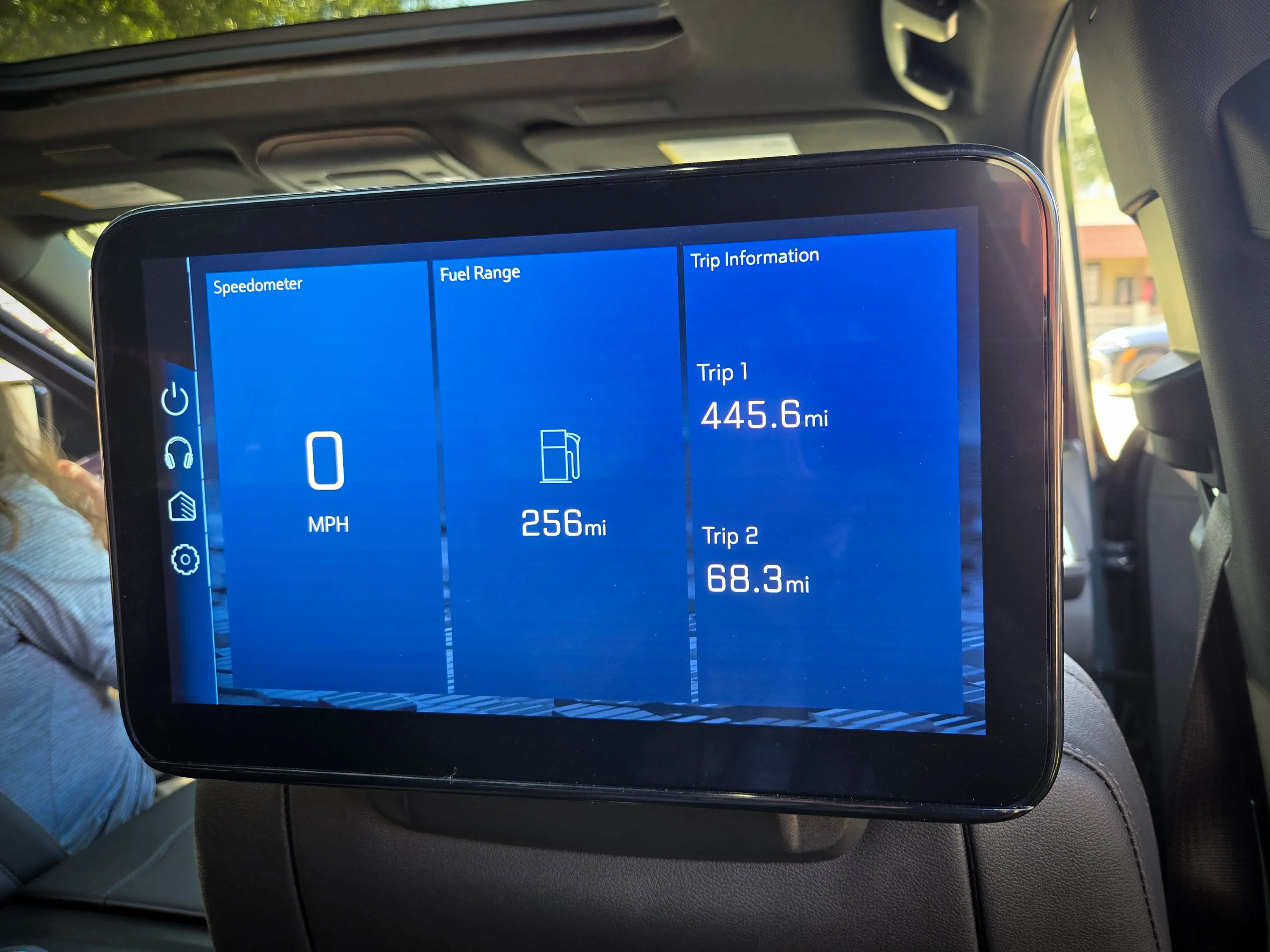 2025 Chevrolet Tahoe rear monitors