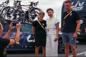 Bonnie Tu (center), founder of Liv Cycles, at the 2022 Tour de France Femmes