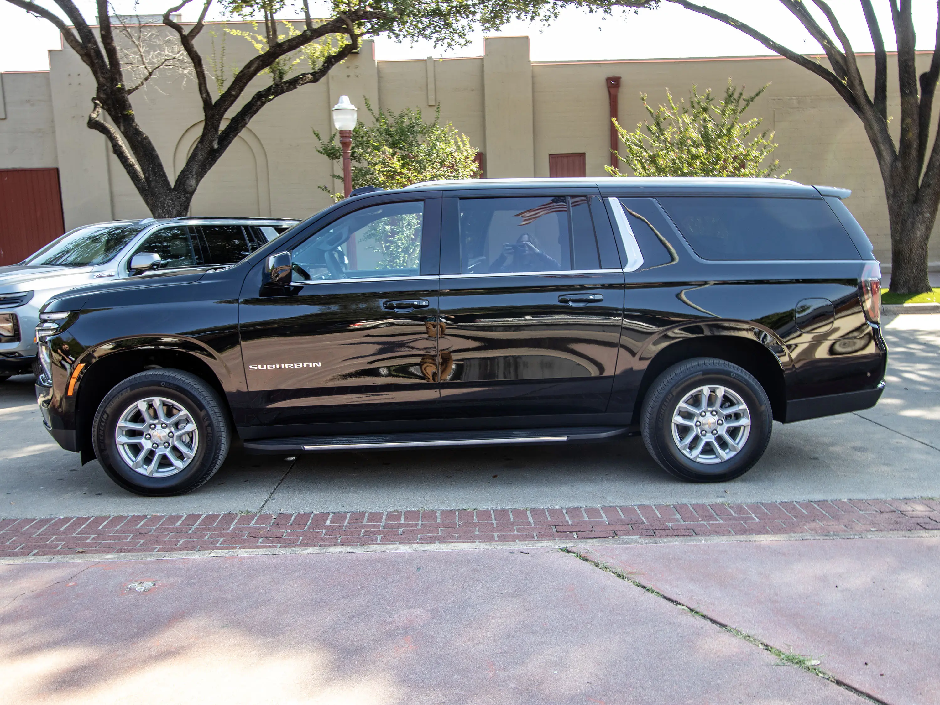2025 Chevrolet Suburban LS