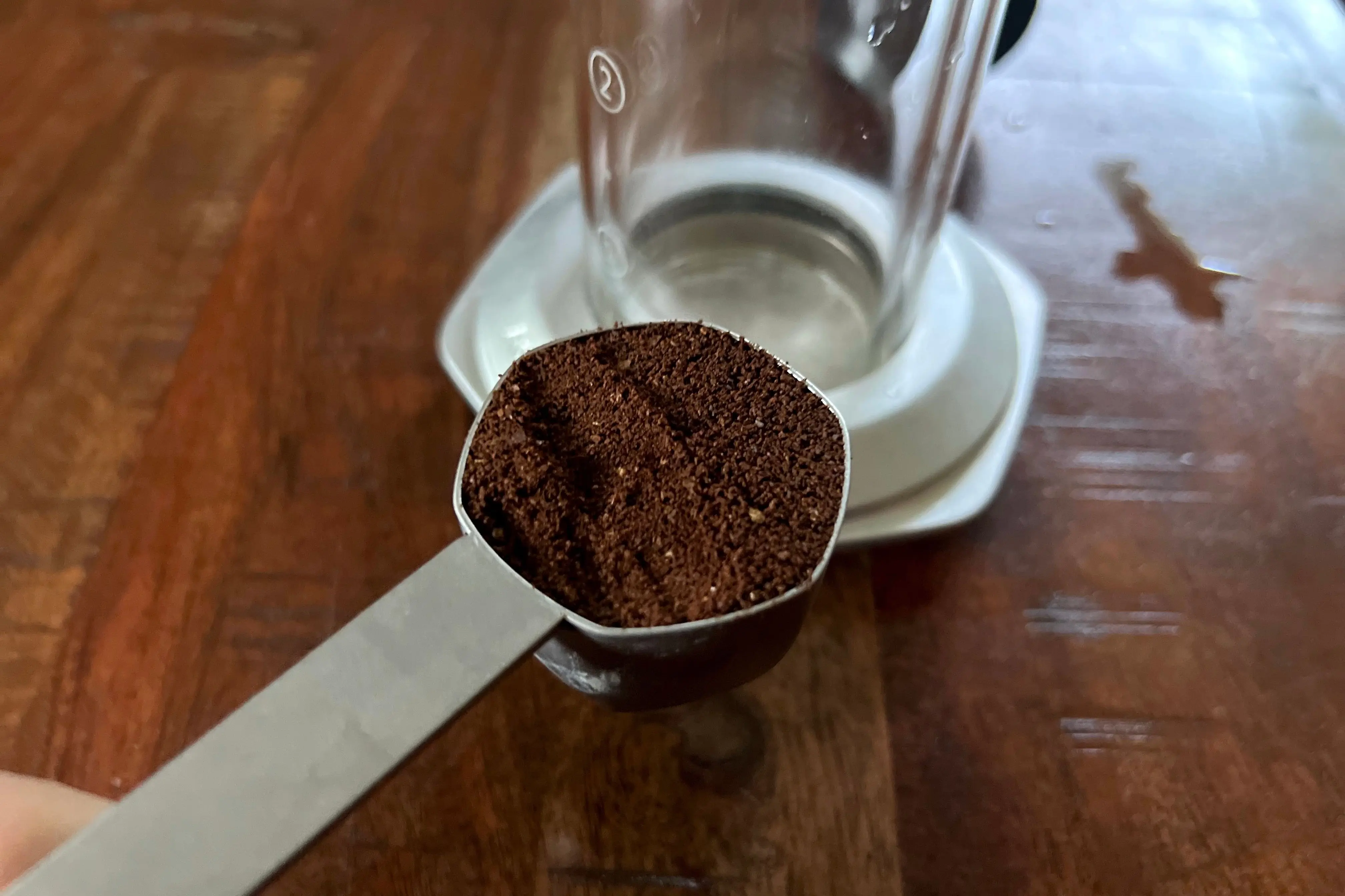 Using the AeroPress Premium Coffee Maker
