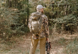 man wearing kifaru shape charge pack