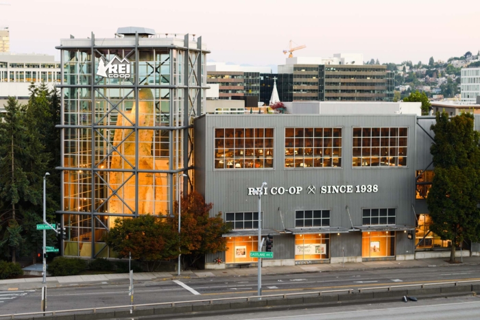Seattle,-,July,25,,2021;,The,Rei,Co-op,Retail,Store