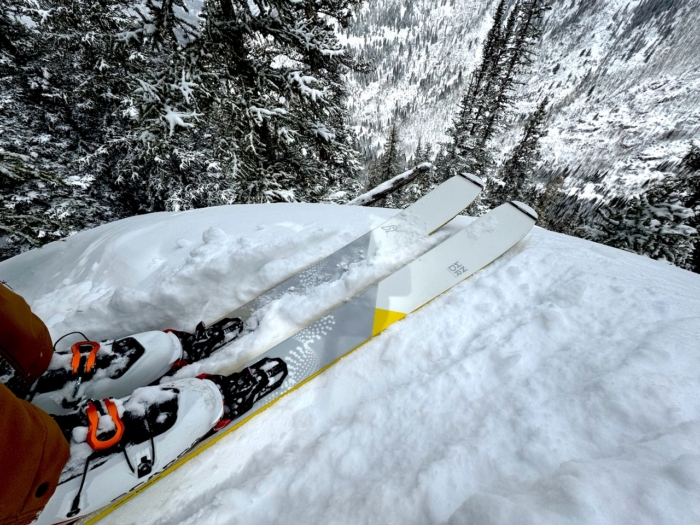 wndr nocturne 88 skis on snow