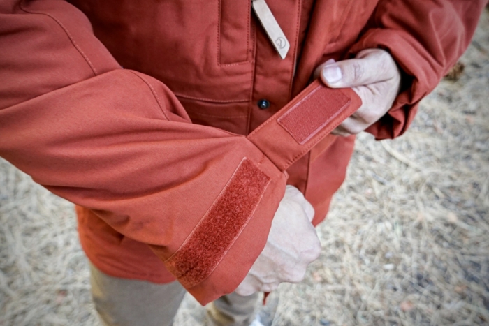 A man demonstrates the velcro sleeve cuffs on the Fjallraven Nuuk Parka.