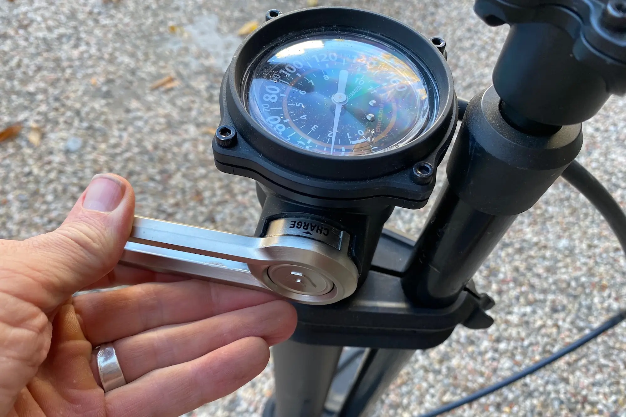 Testing the tubeless booster function of the Blackburn Chamber Tubeless pump