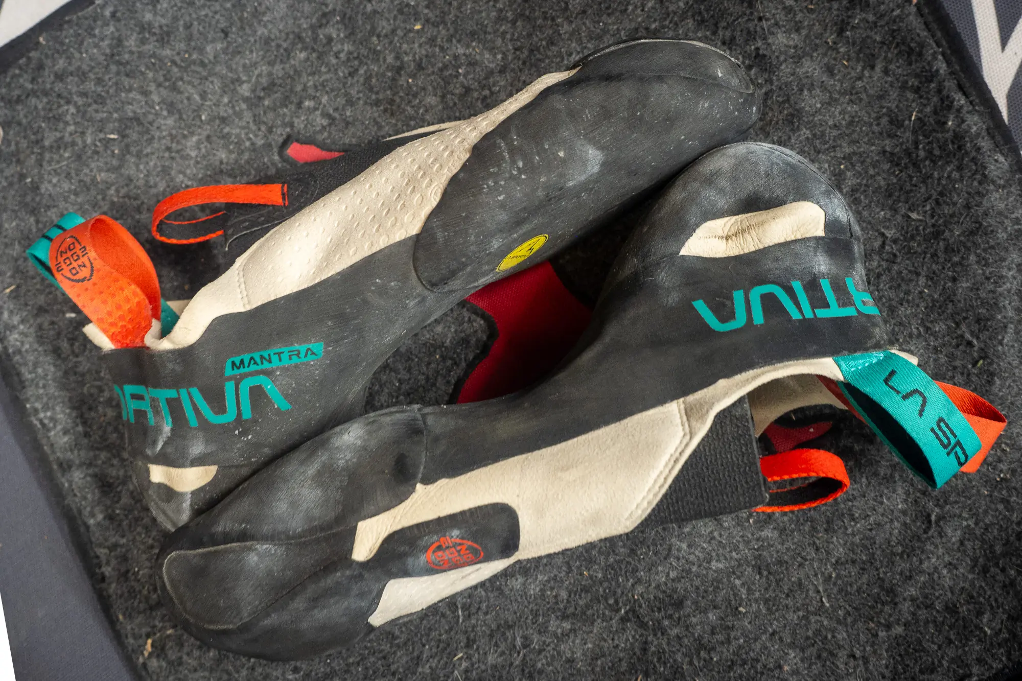 La Sportiva Mantra climbing shoe