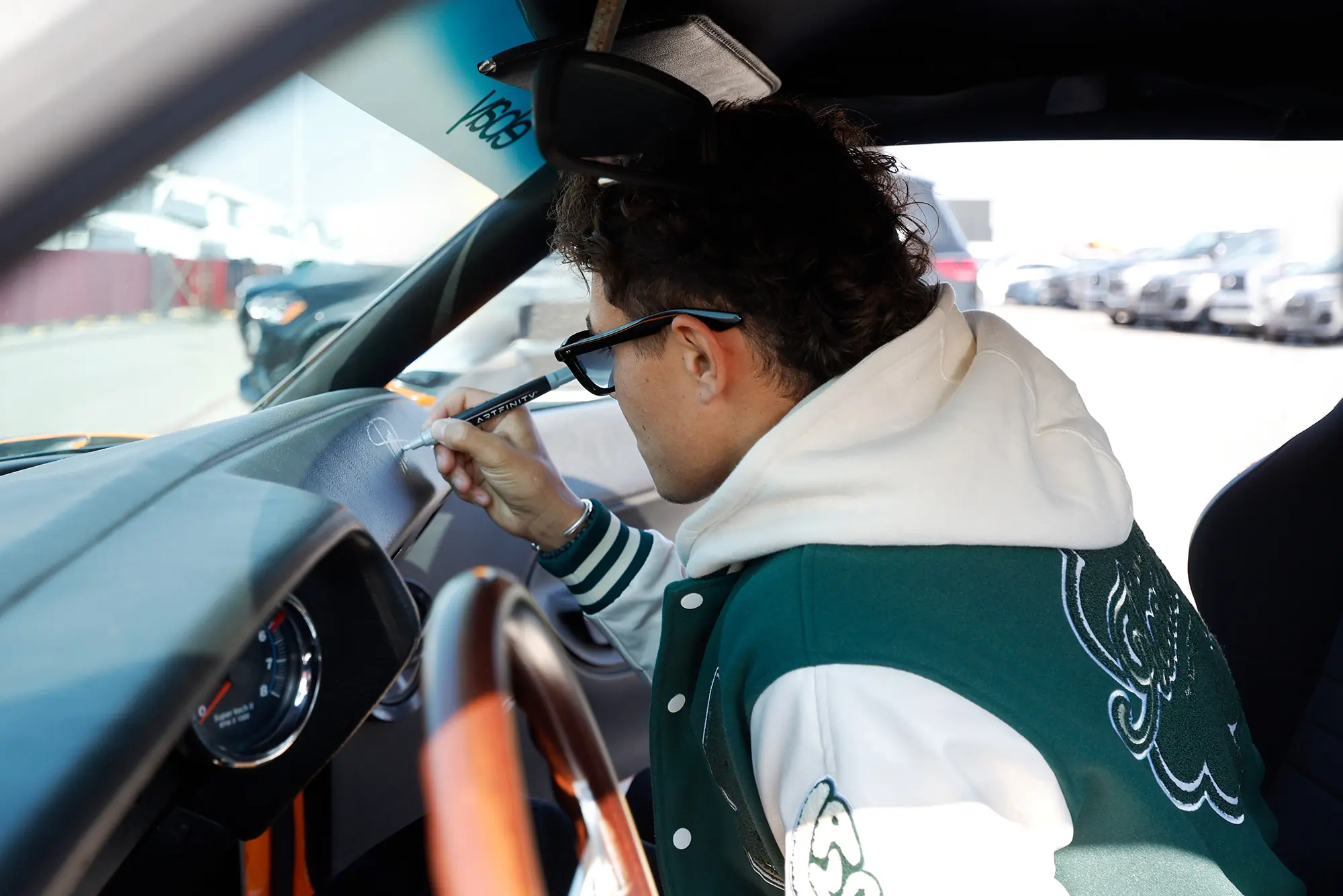 lando norris signs 1973 baracuda