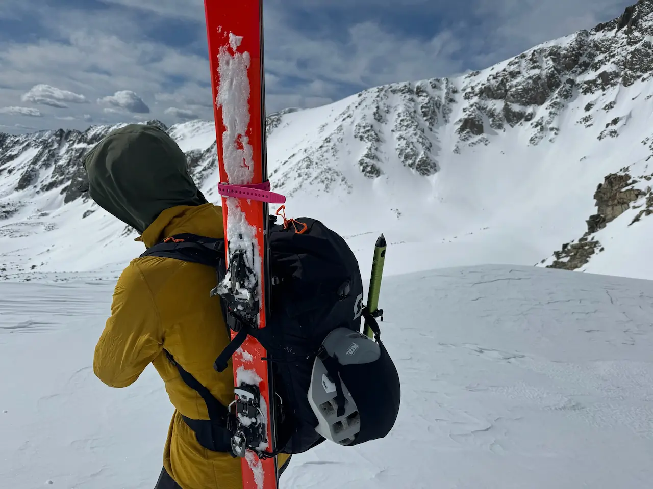man carrying skis on scott patrol e2 30 kit pack
