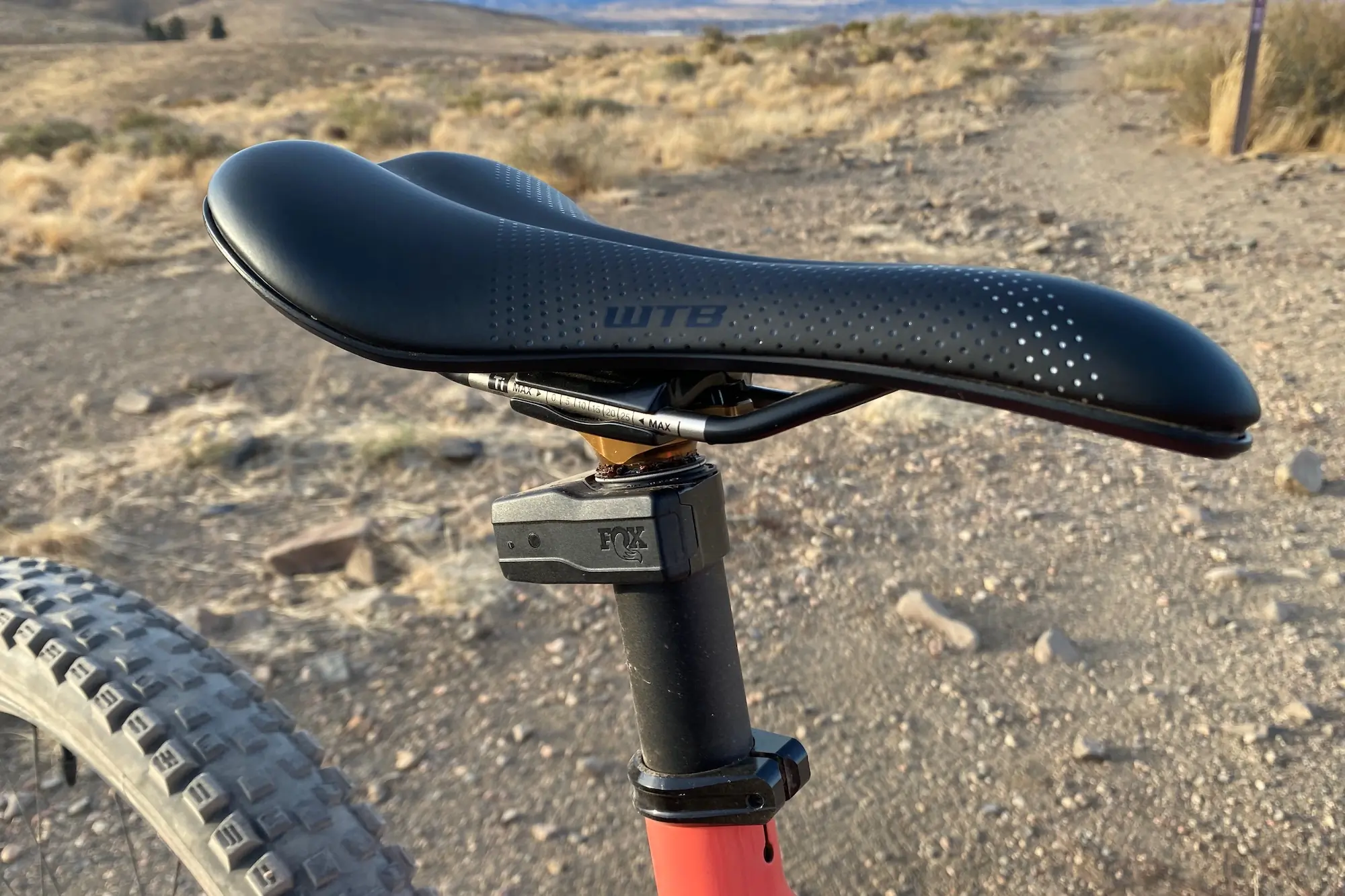 The Fox Transfer Neo dropper post in its compressed position