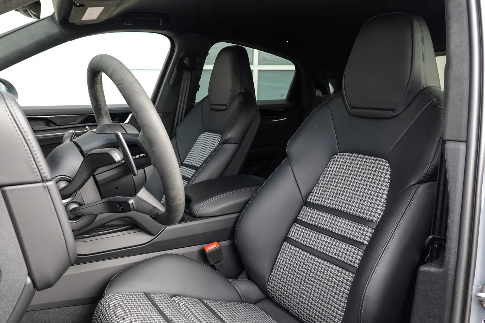 2025 Porsche Cayenne GTS Coupe