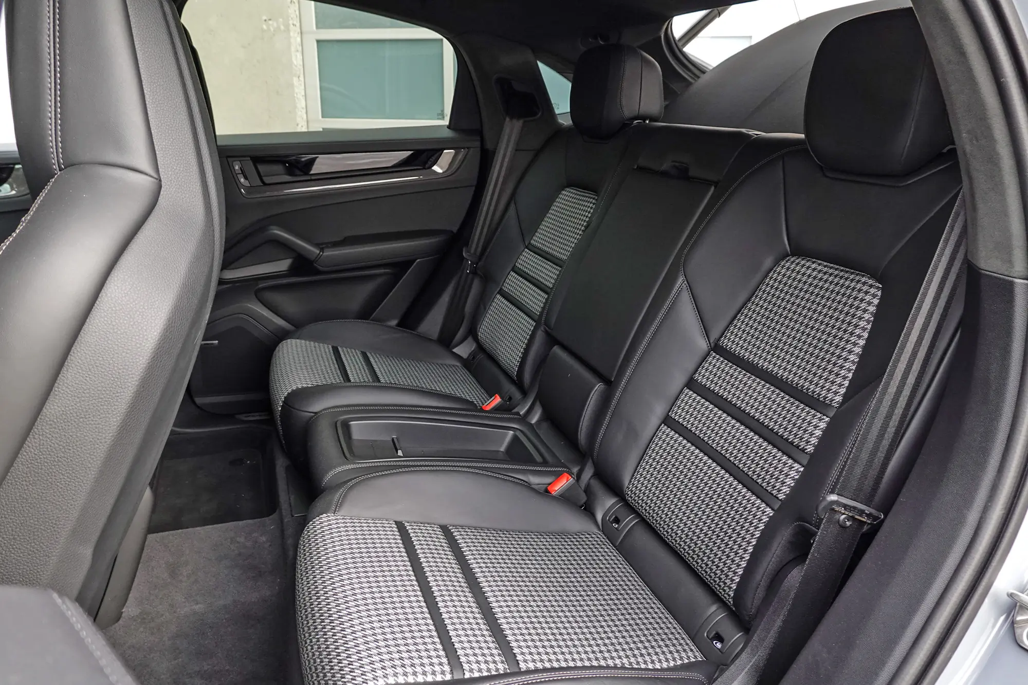 2025 Porsche Cayenne GTS Coupe