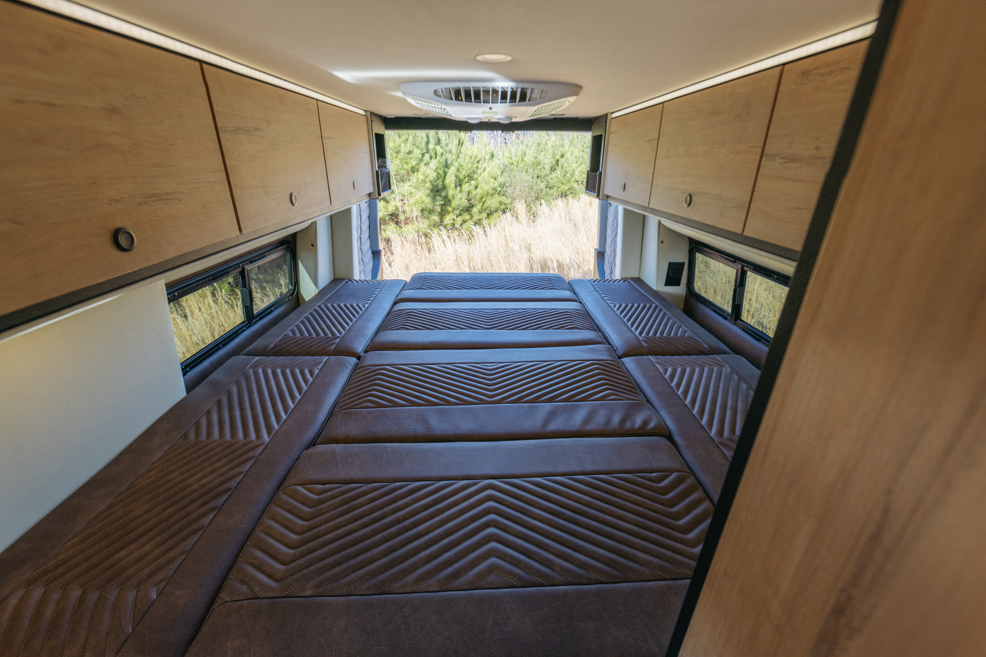 2025 Storyteller Overland 170 CREW MODE