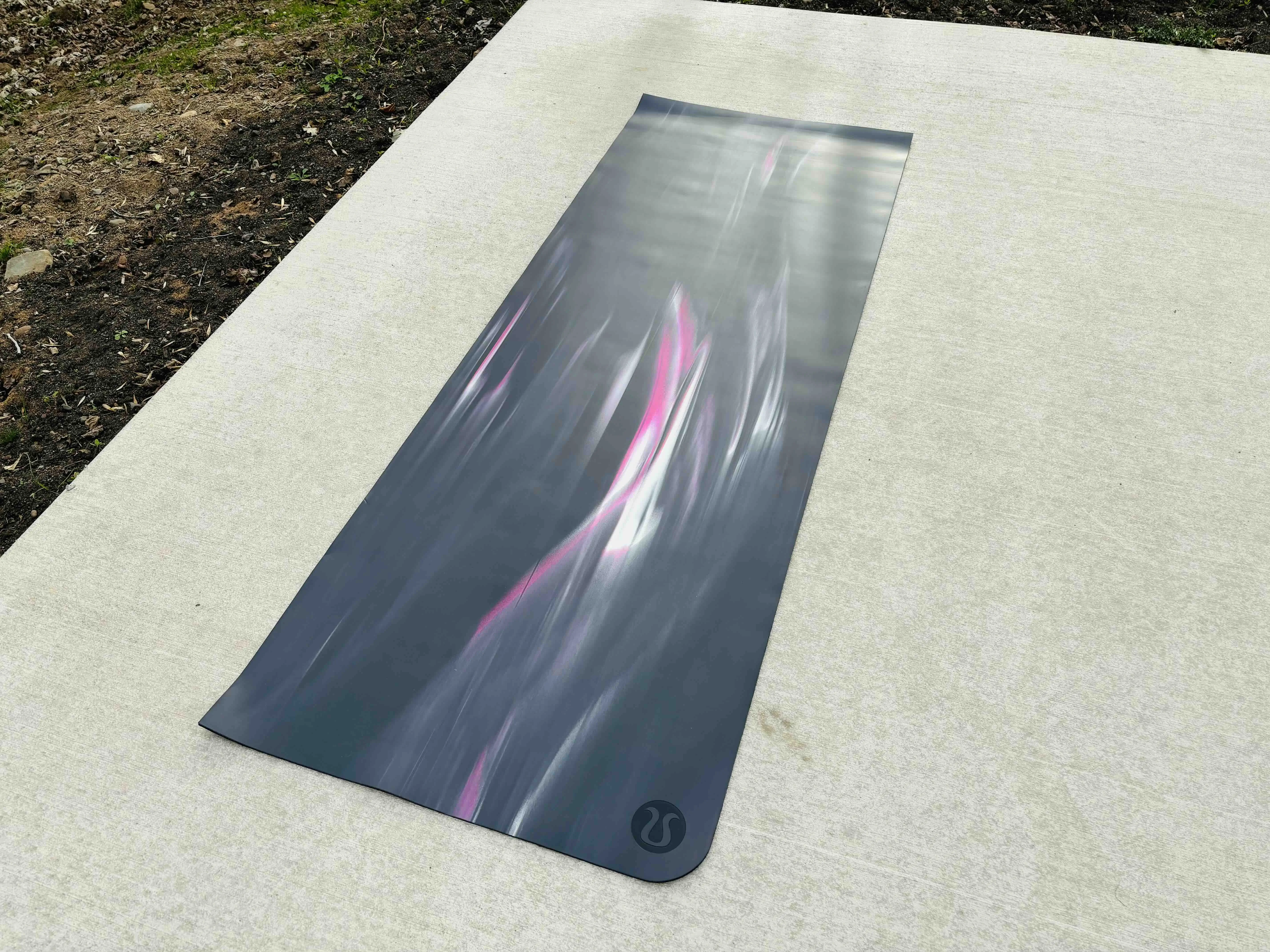 Lululemon The Mat review on concrete