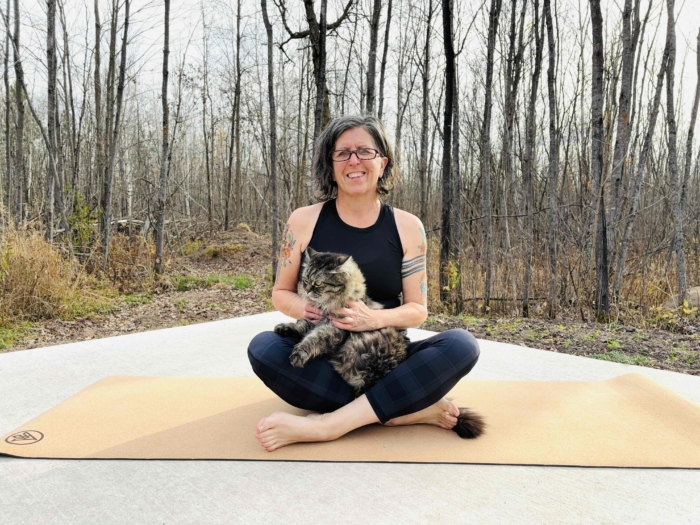 
woman-posing-on-asivana-flux-cork-yoga-mat