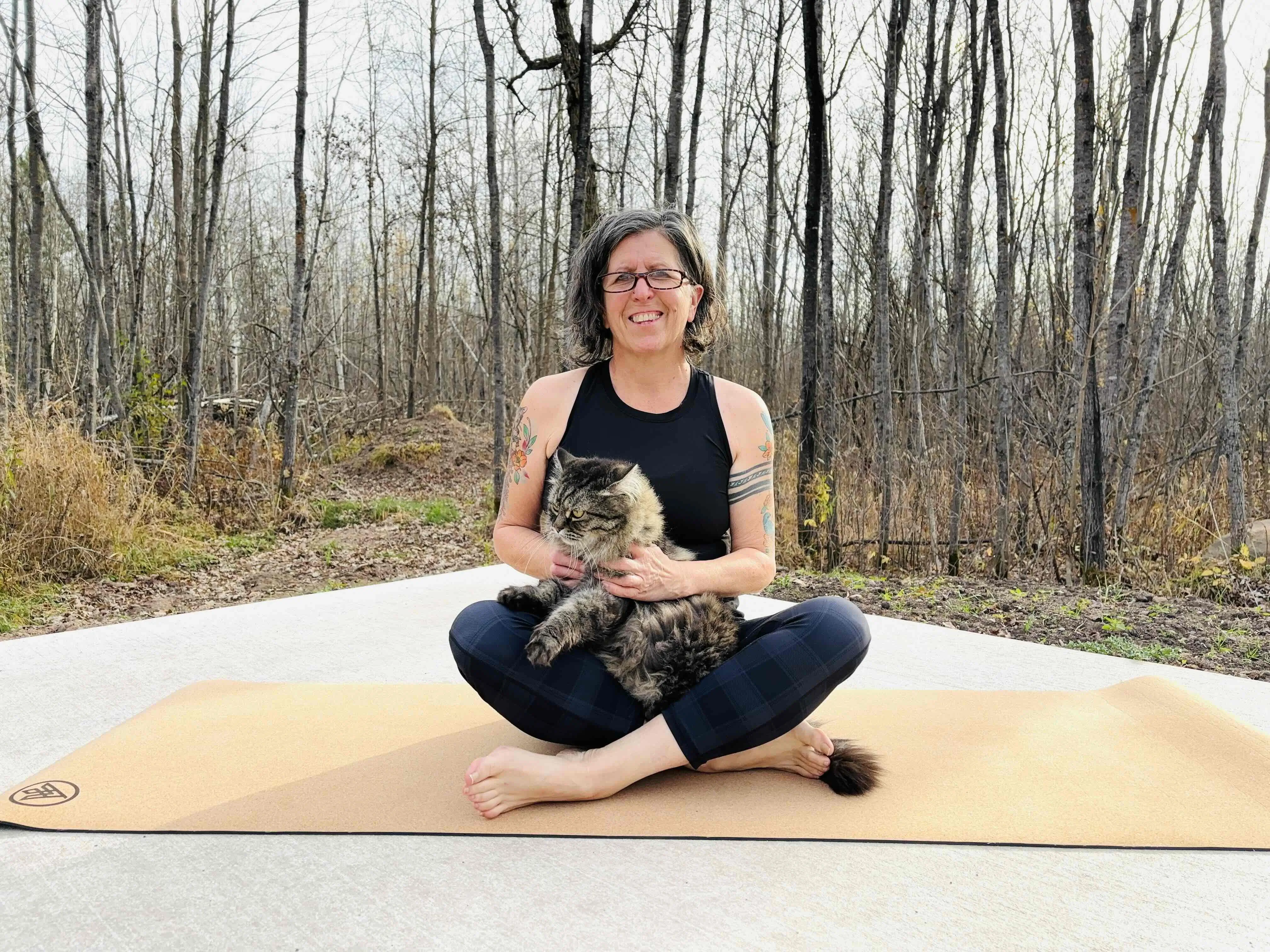 woman-posing-on-asivana-flux-cork-yoga-mat