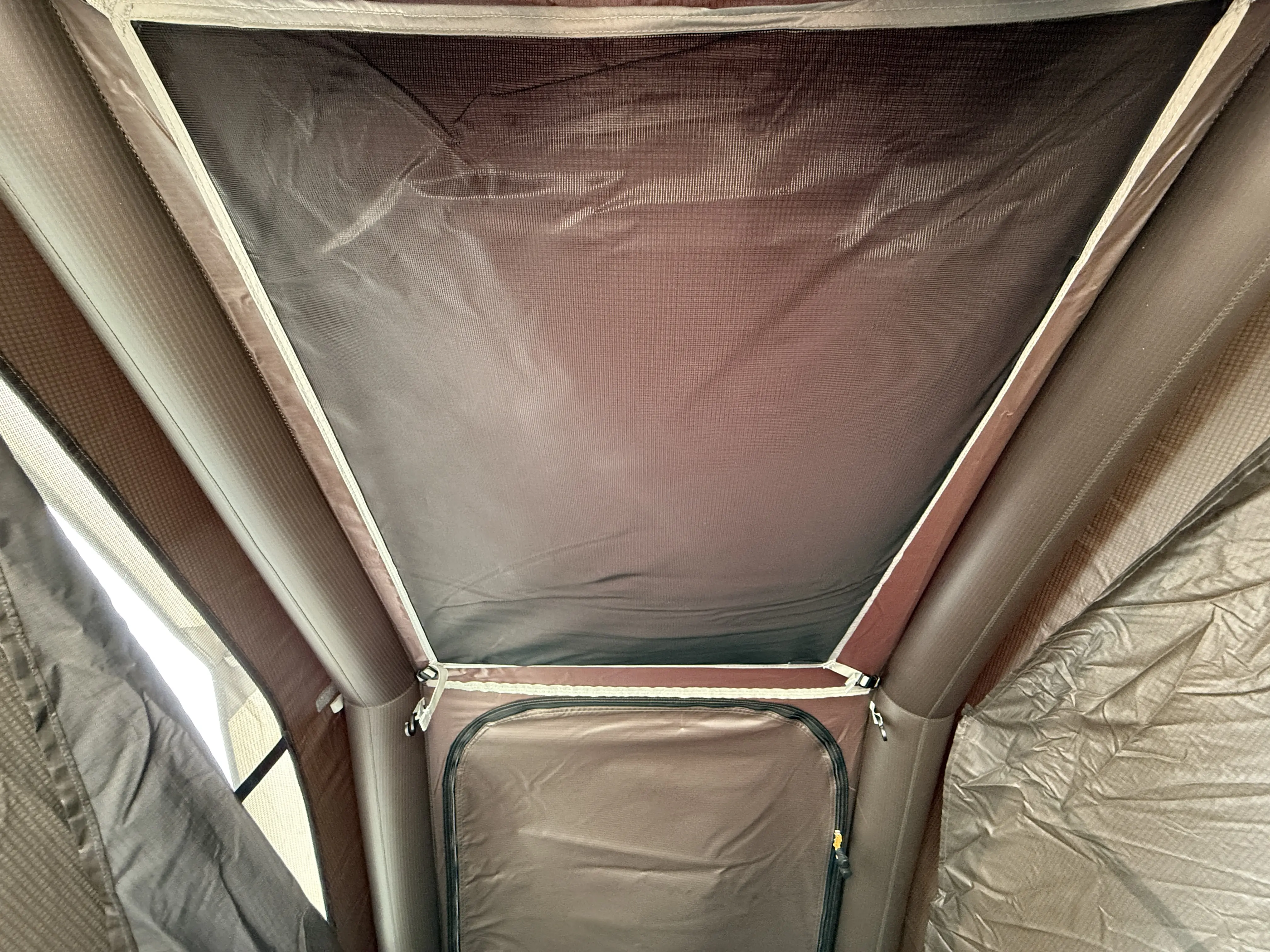 Large mesh ceiling pocket in the Dometic TRT 140 Air