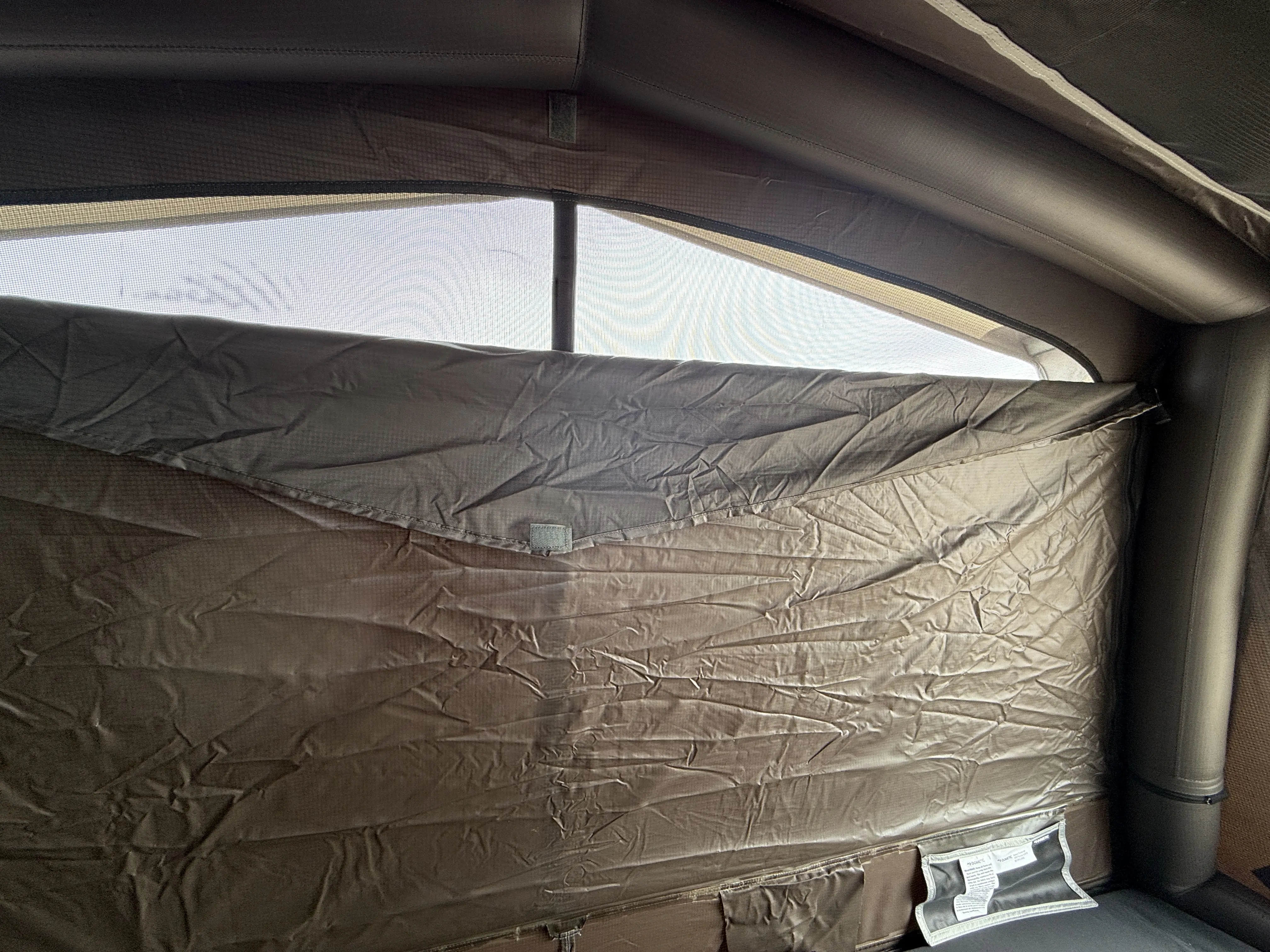 Velcro closure of a solid wall inside the Dometic TRT 140 Air