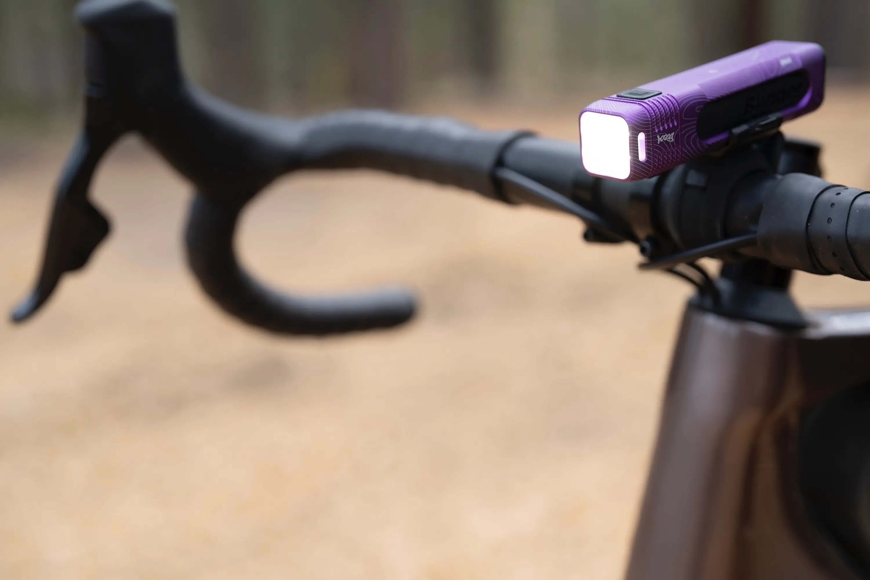 The Knog Blinder 900 bike light mounted to a gravel bike handlebar
