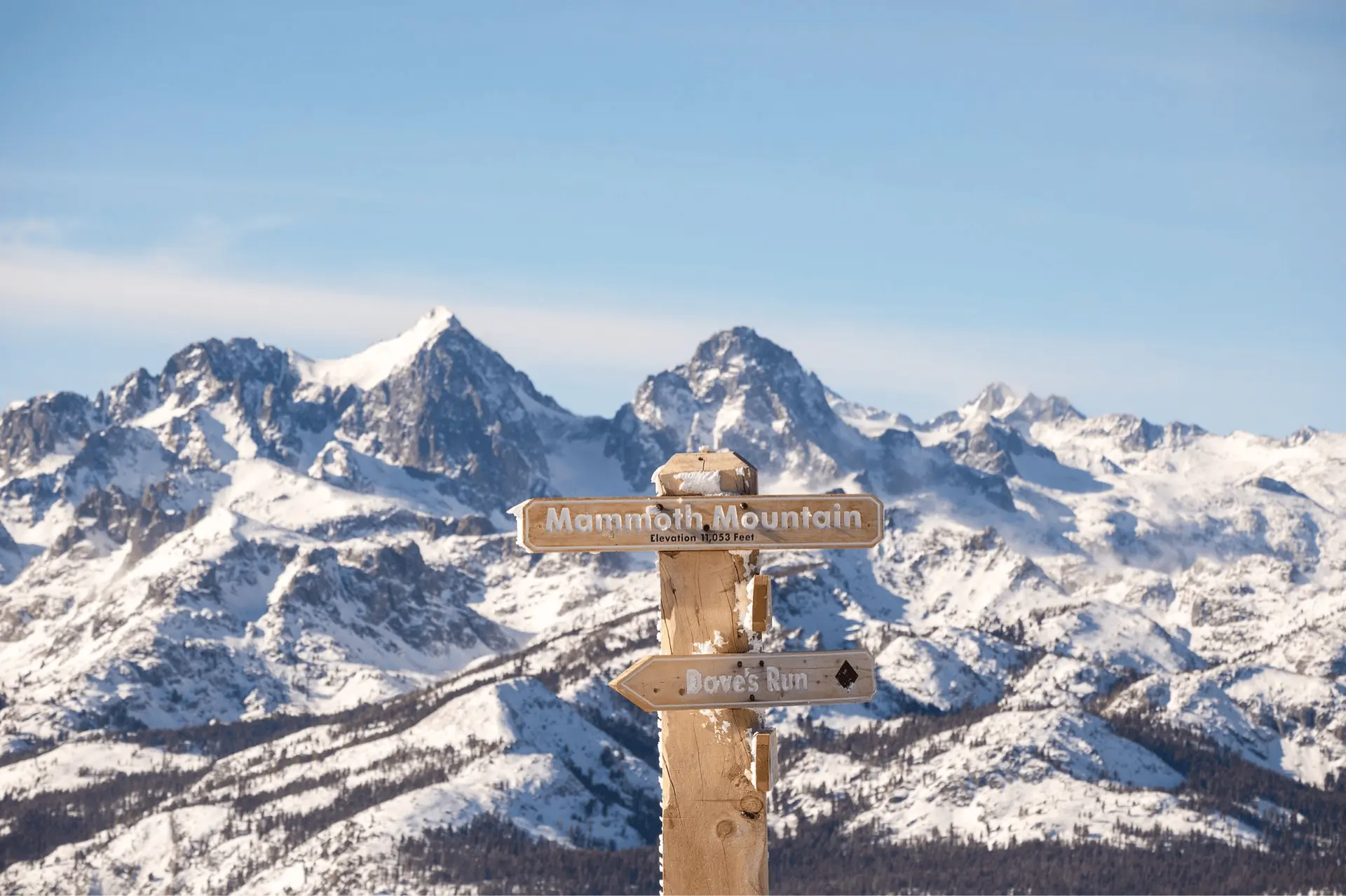 The Mammoth Mountain sign with views of Ritter and Banner peaks