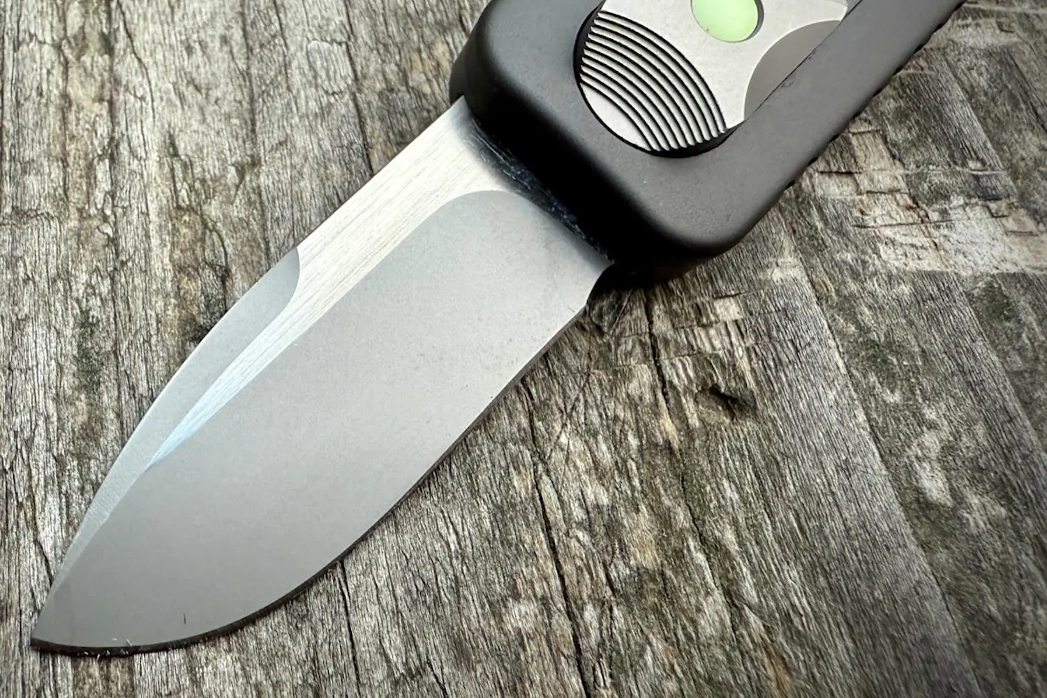 PDW SPD CAS OTF knife blade closeup shot