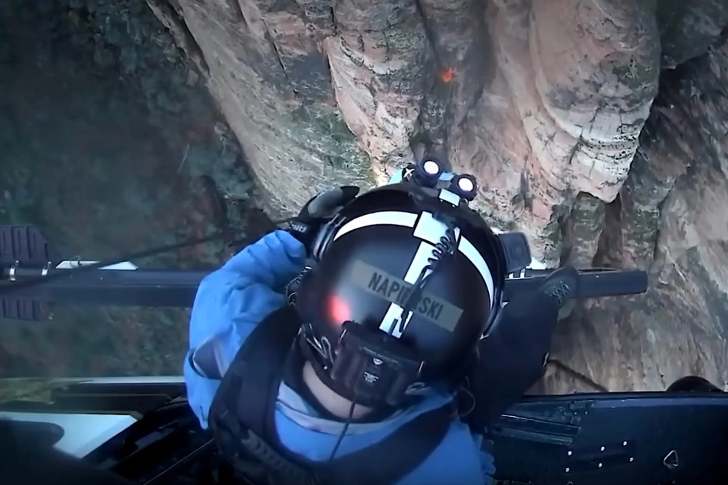 lost hikers find backpack