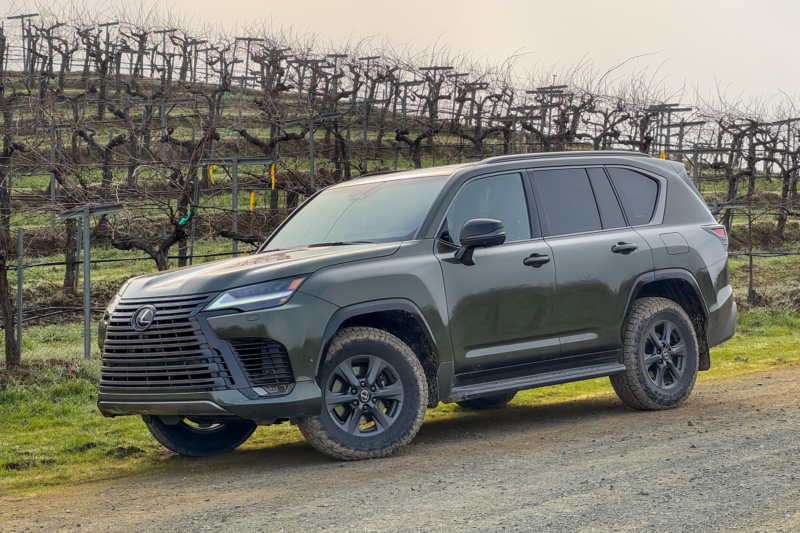 2025 Lexus LX 700h Overtrail