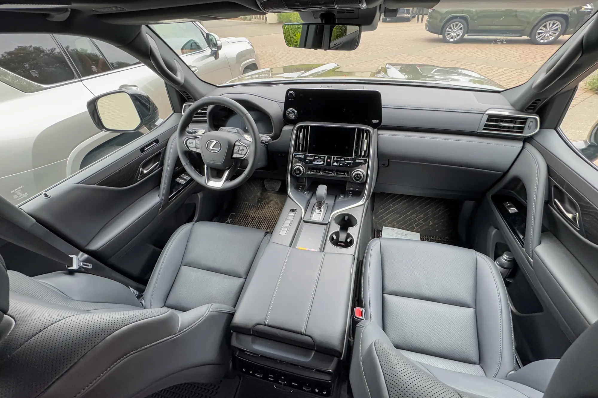 2025 Lexus LX 700h Overtrail