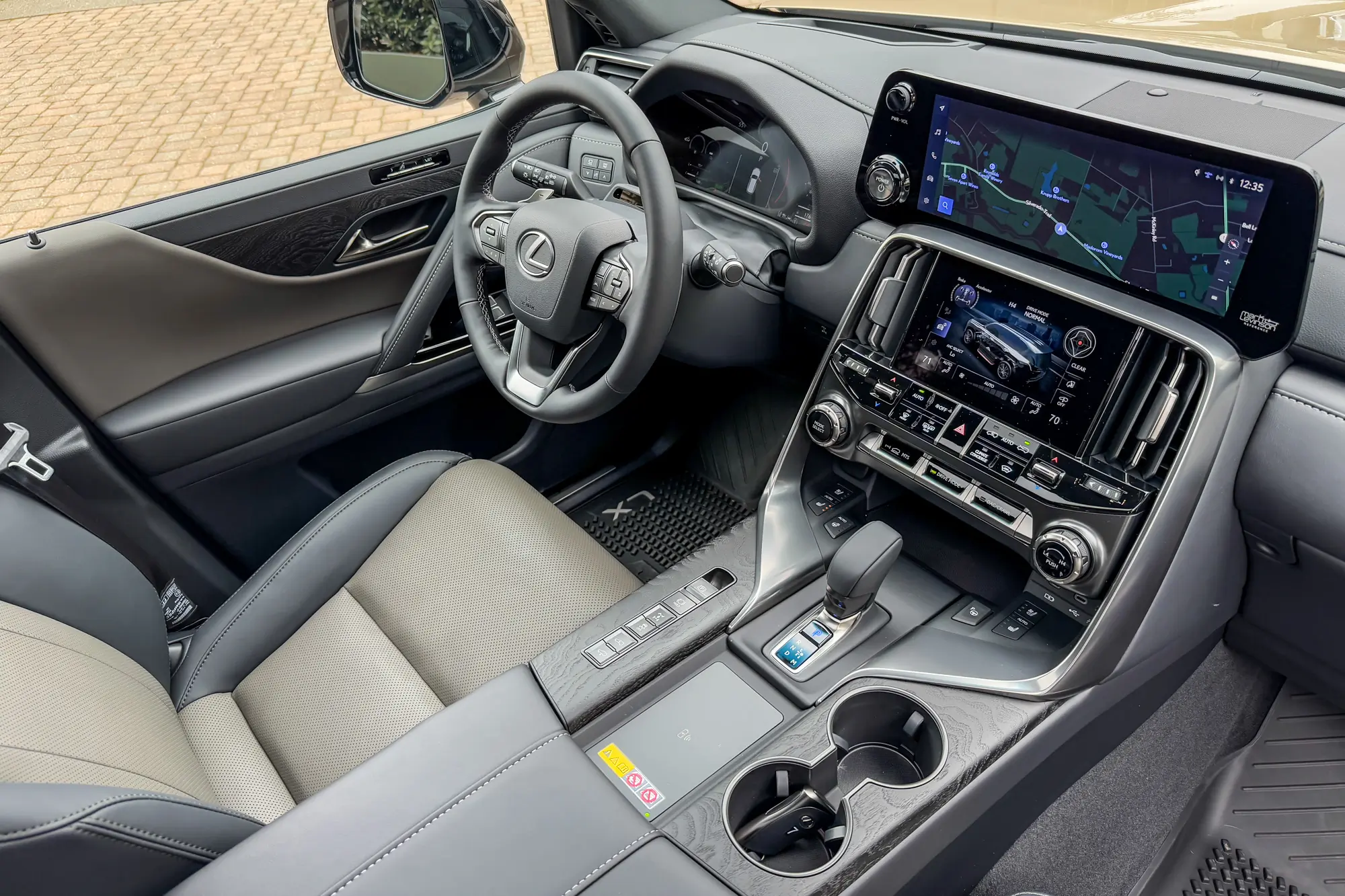 2025 Lexus LX 700h Overtrail