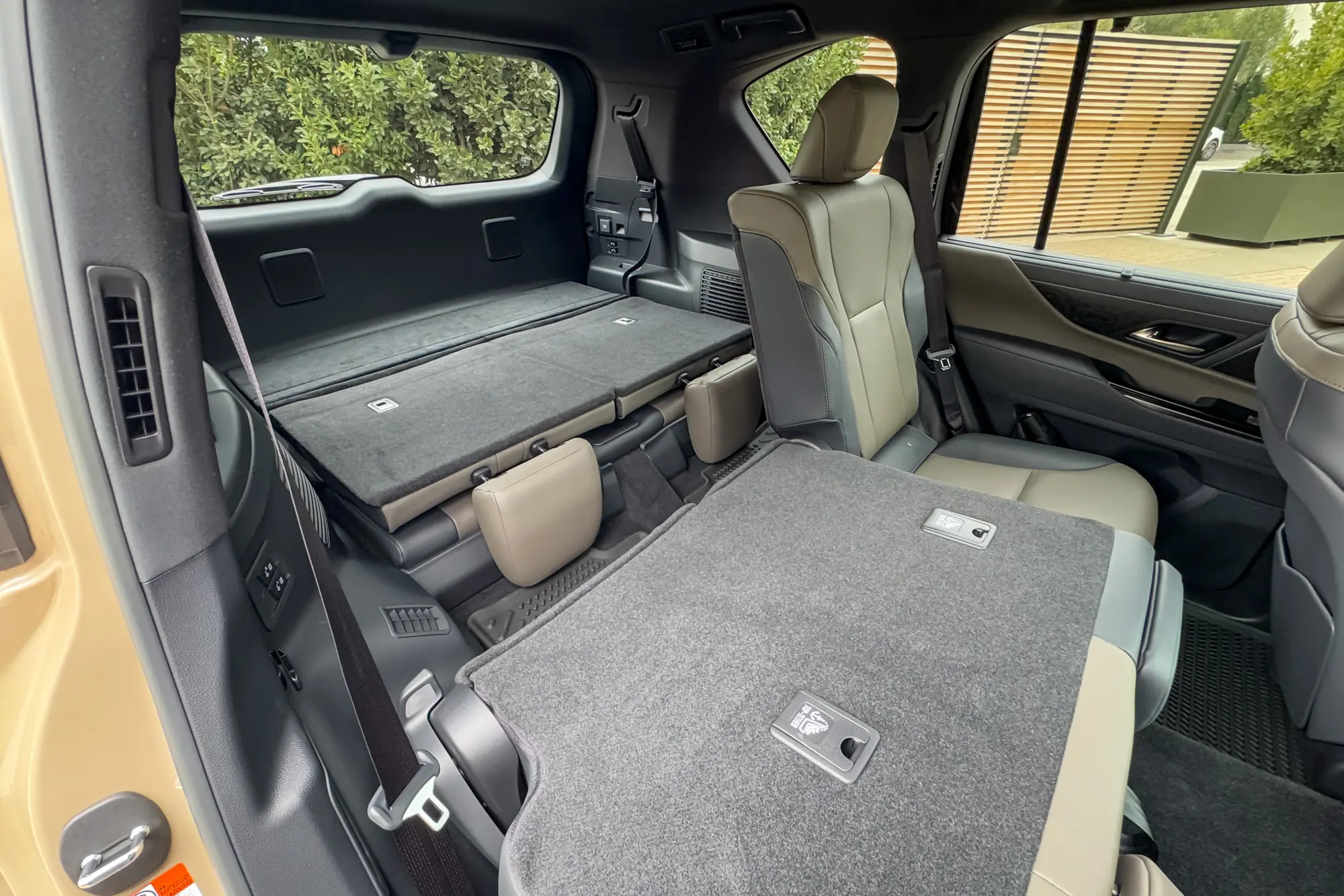 2025 Lexus LX 700h Overtrail