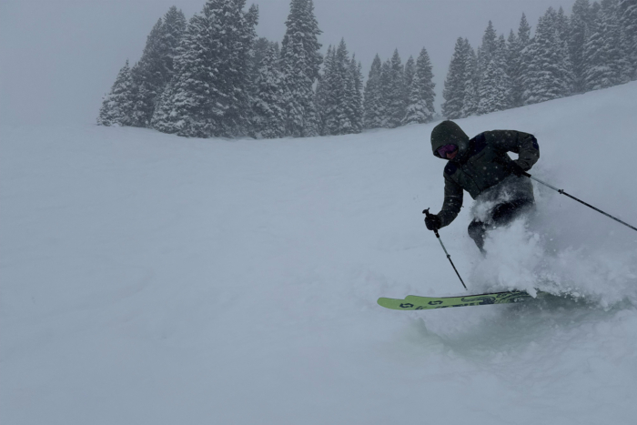 The Scott SEA 108 cutting through fresh powder in stormy conditions