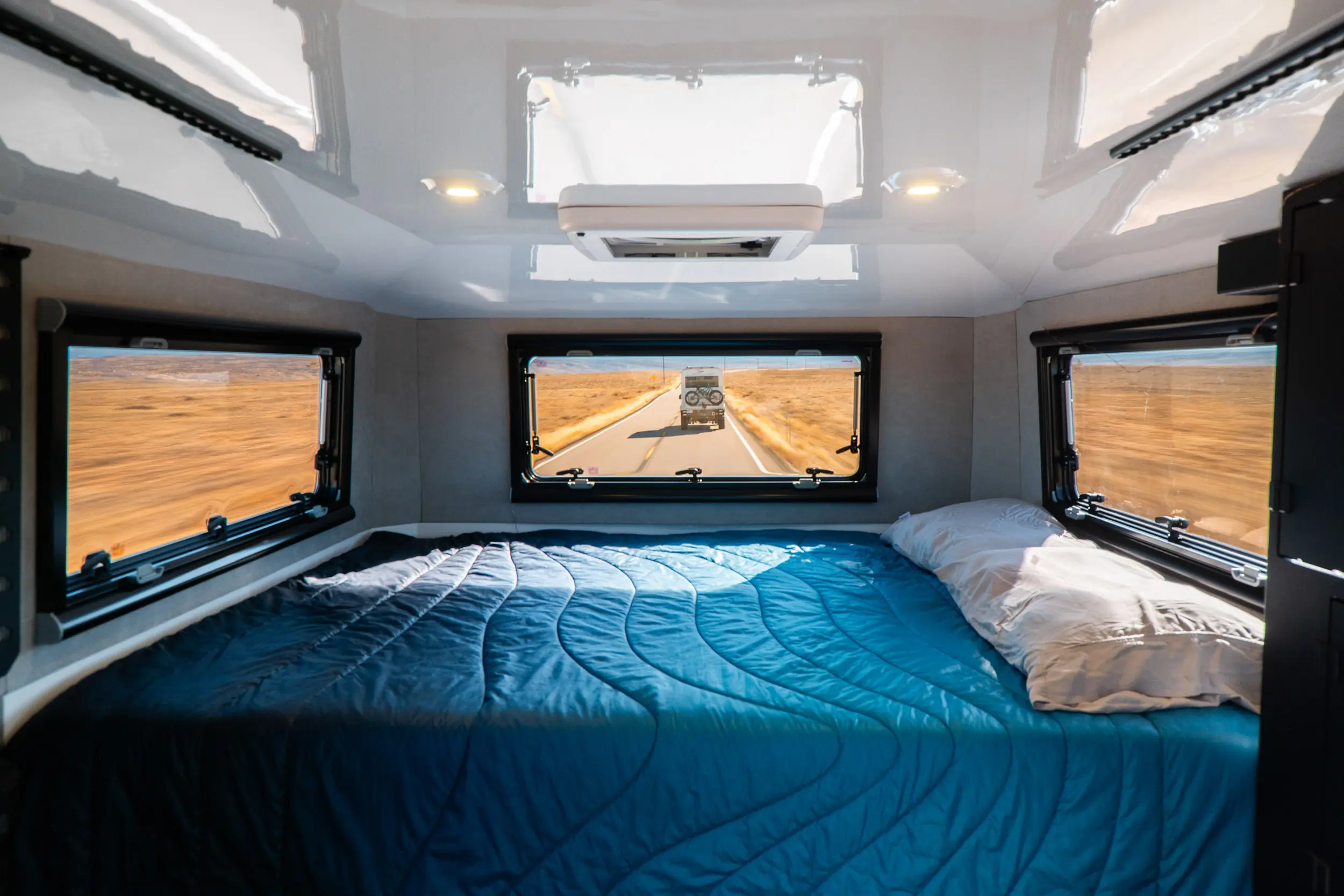 Supertramp HT Slide in Hard Side Camper