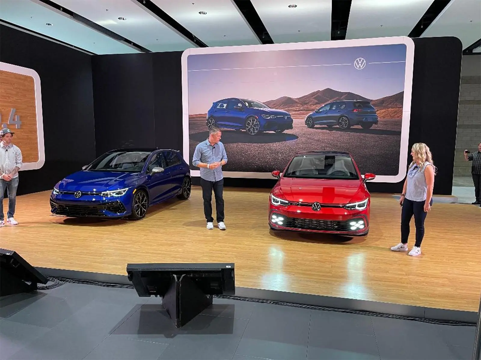 VW Golf R and GTI Debut at 2021 Chicago Auto Show