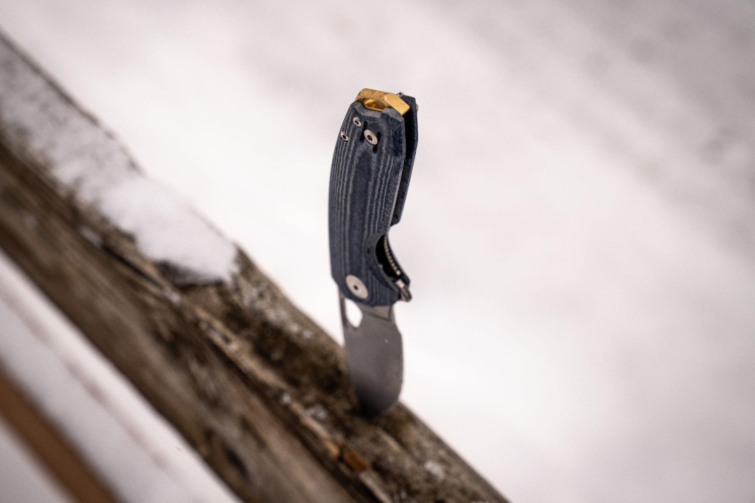 A GiantMouse ACE Tribeca knife stuck on wood