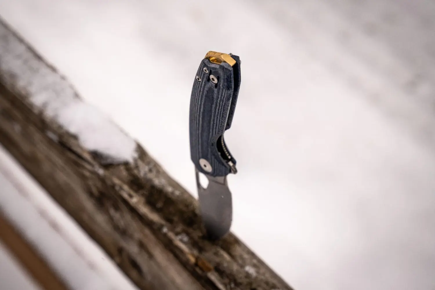 A GiantMouse ACE Tribeca knife stuck on wood