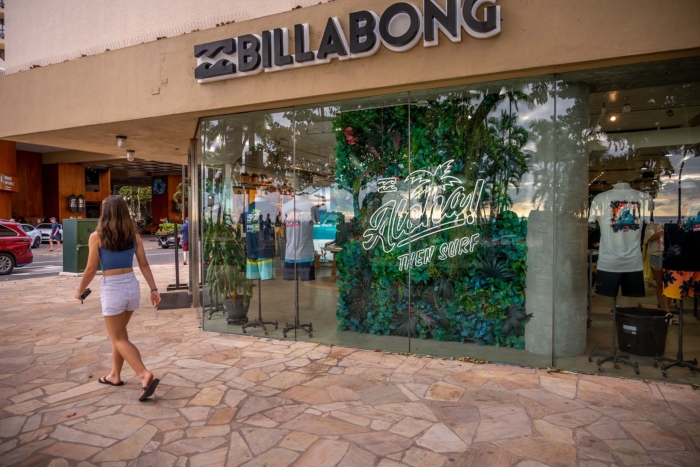 Honolulu,,Hawaii,-,December,29,,2022:,Exterior,Of,The,Billabong