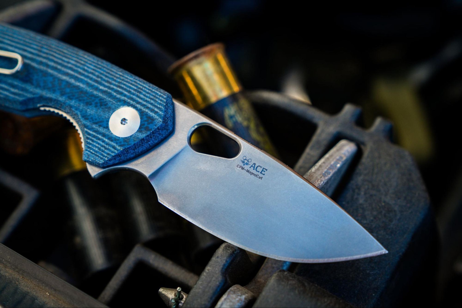 Closeup shot of ACE Tribeca Denim Micarta knife blade