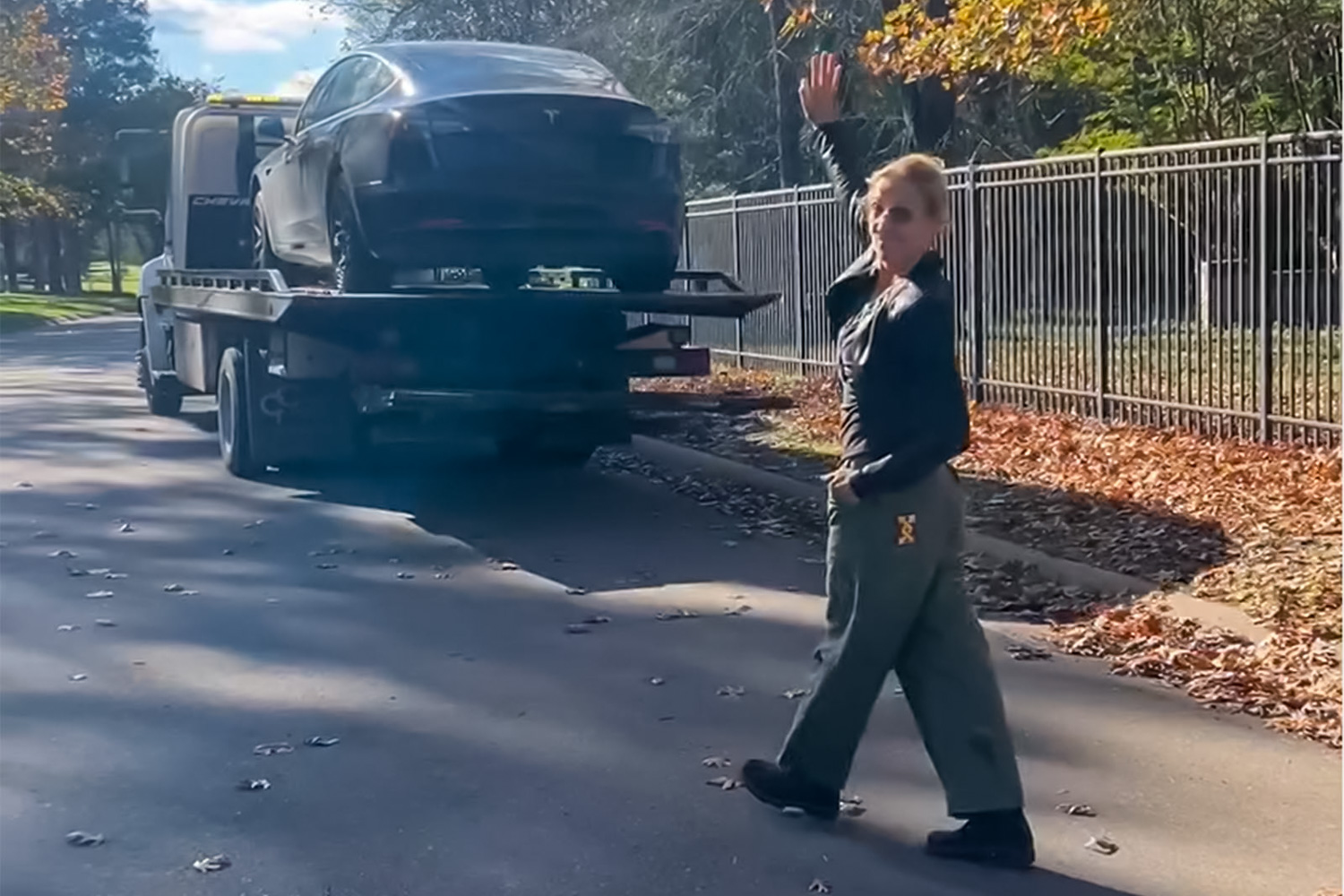 Sheryl Crow says goodbye to her Tesla