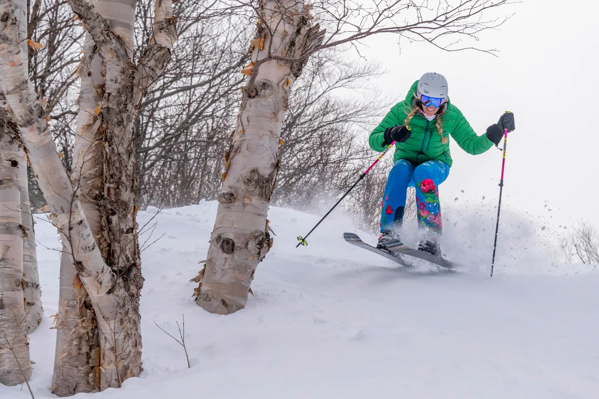 Atomic Maven 94 CTI Skiing in powder near trees