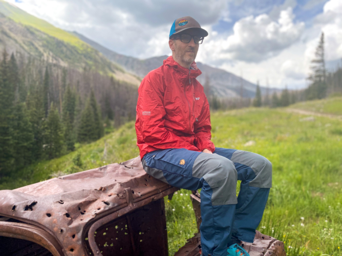 Fjällräven Vidda Pro Ventilated Trousers adjusted for a secure fit in the mountains