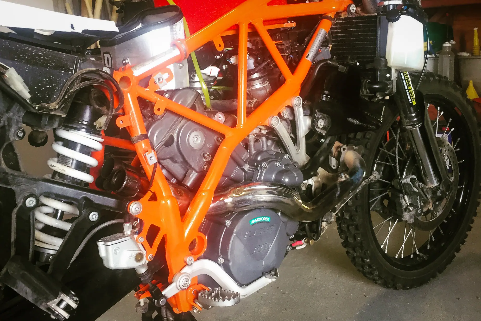 2013 KTM ADV 990 motor detail