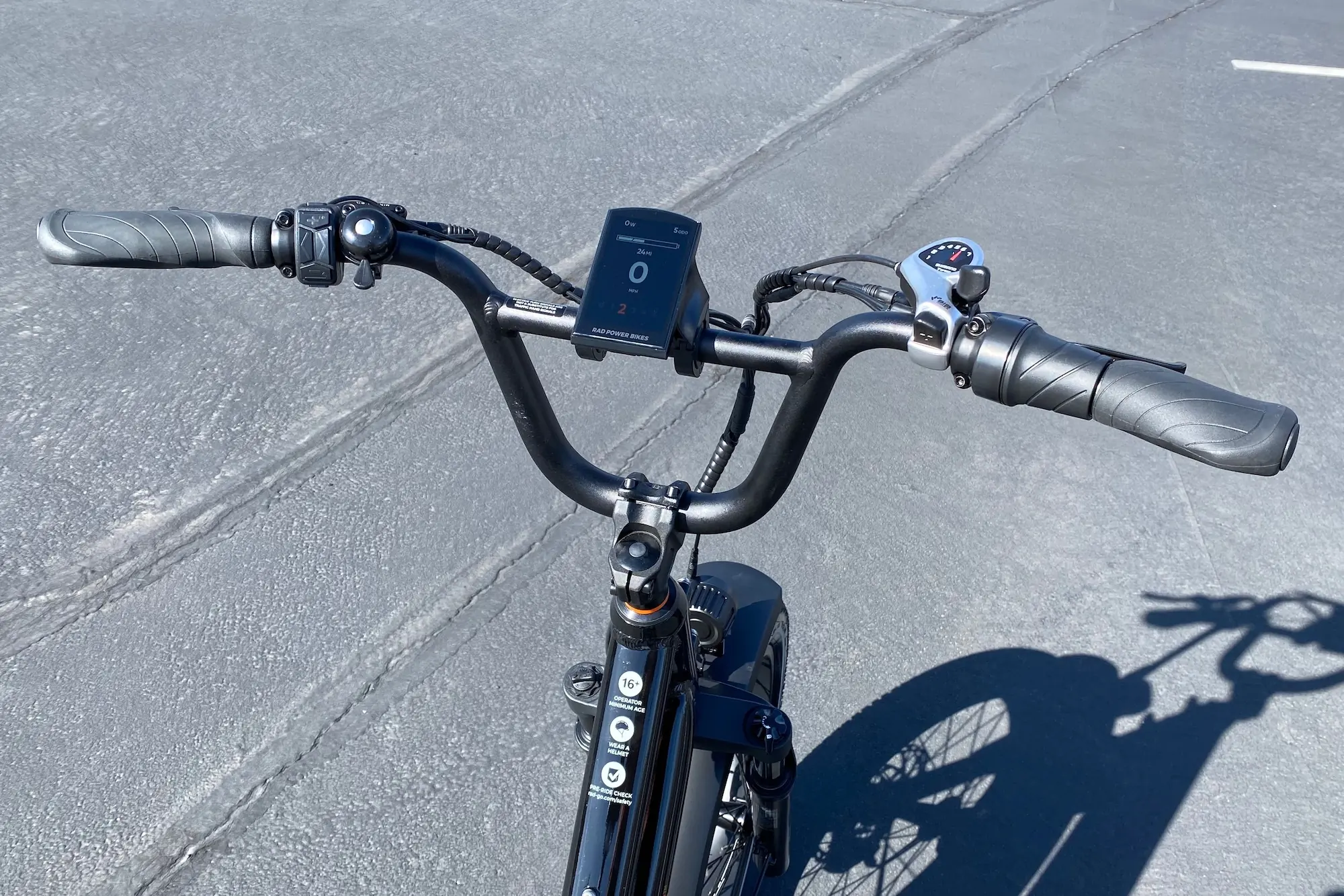 The sturdy stem and wider BMX-style handlebar on the RadWagon 5