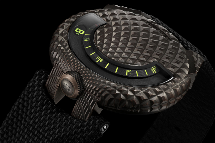 URWERK UR101-T-Rex close-up face